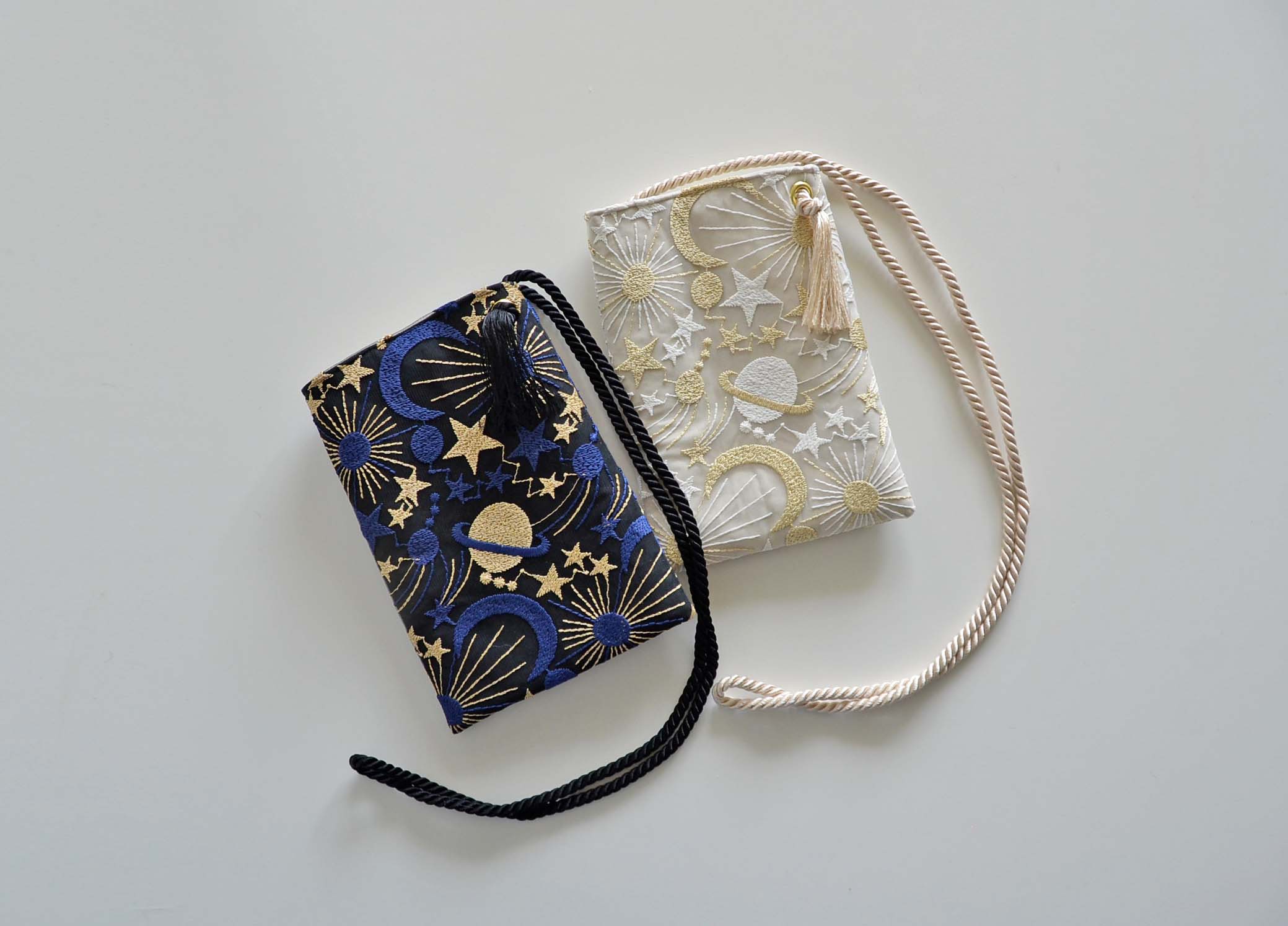 【選べるカラー】　プラネットチュール刺繍スマホポーチ　月と星　スマホショルダー